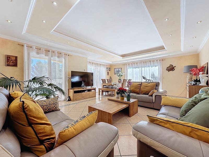 Maison - 166 m² - 7 pièces