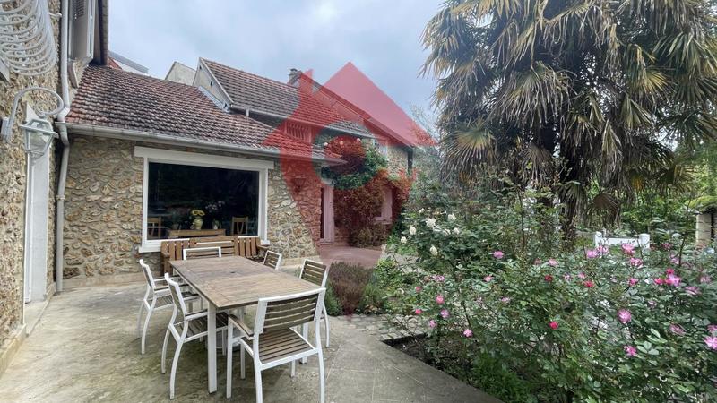 Maison - 360 m² - 10 pièces