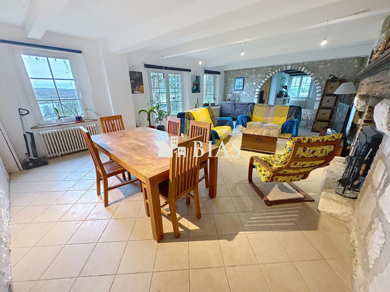 Maison - 246 m² - 9 pièces