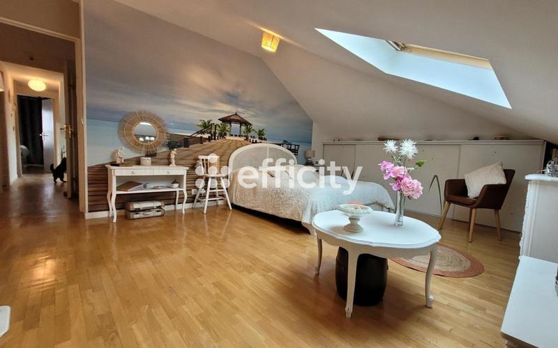 Appartement - 100 m² - 5 pièces