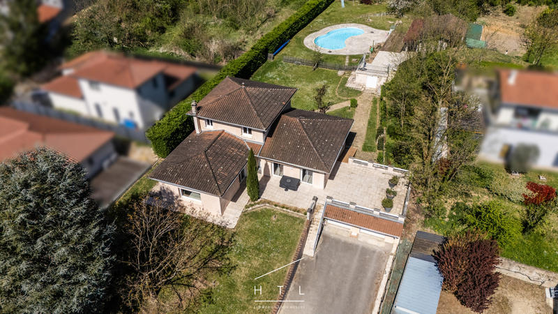Maison - 225 m² - 9 pièces