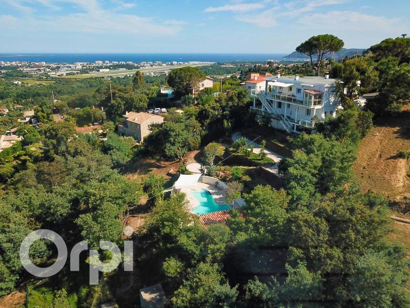 Villa - 260 m² - 5 pièces