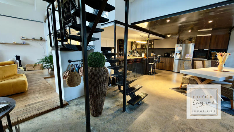 Loft - 208 m² - 6 pièces