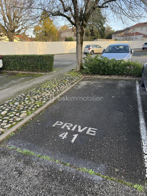 Parking - 12 m²