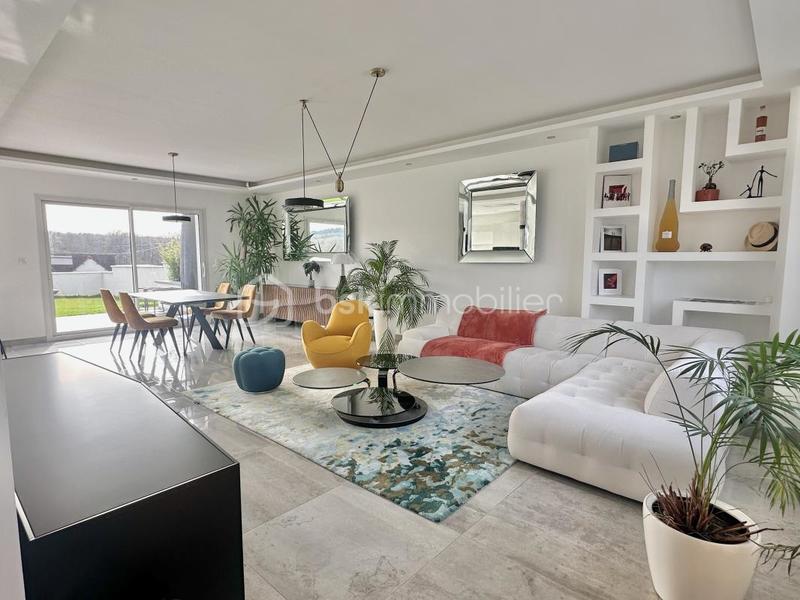 Pavillon - 200 m² - 7 pièces