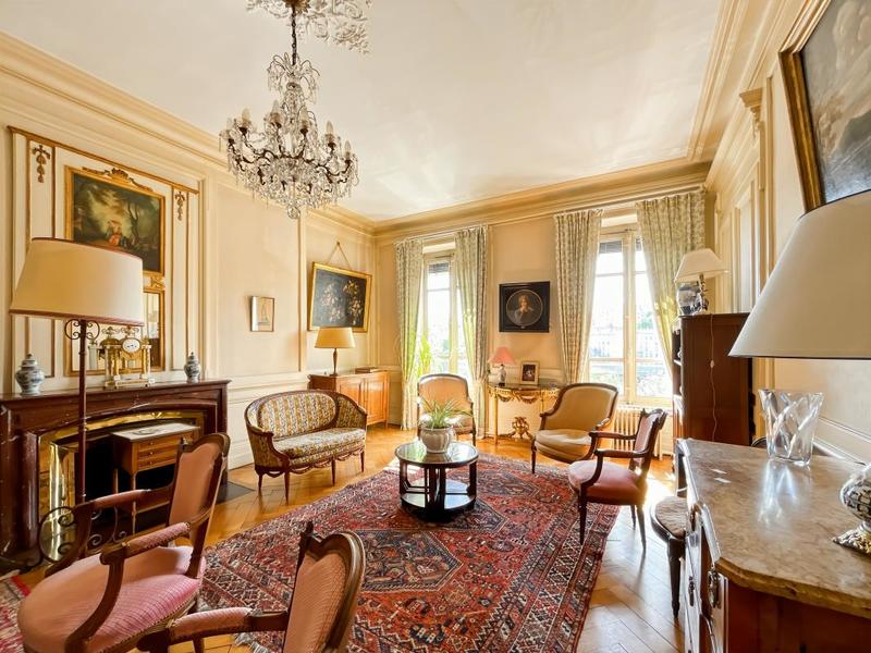 Appartement - 189 m² - 6 pièces