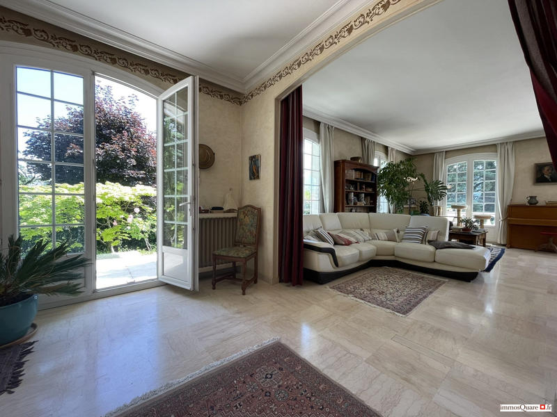 Villa - 249 m² - 9 pièces