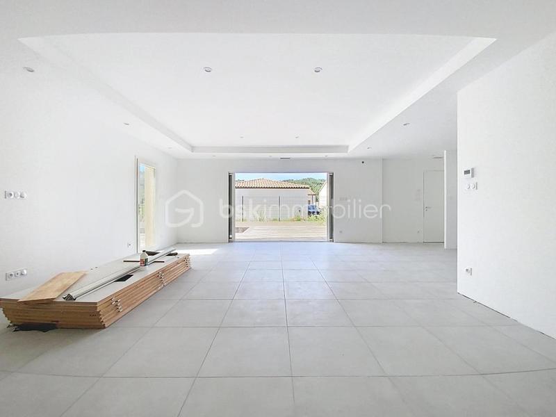 Maison traditionnelle - 151 m² - 6 pièces