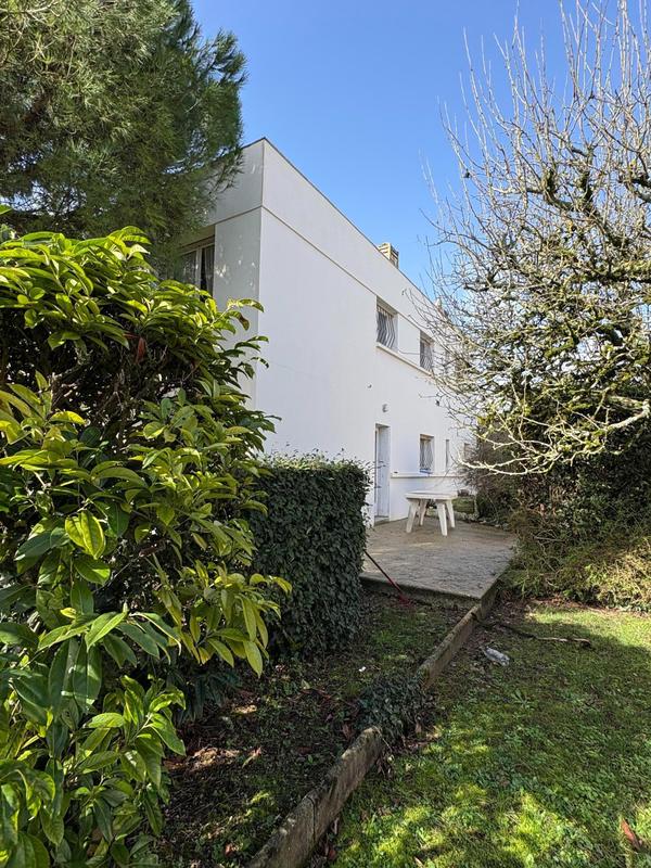 Maison - 141 m² - 6 pièces