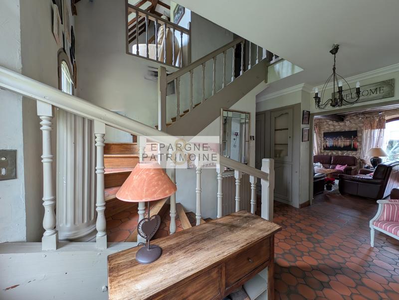 Maison traditionnelle - 203 m² - 9 pièces