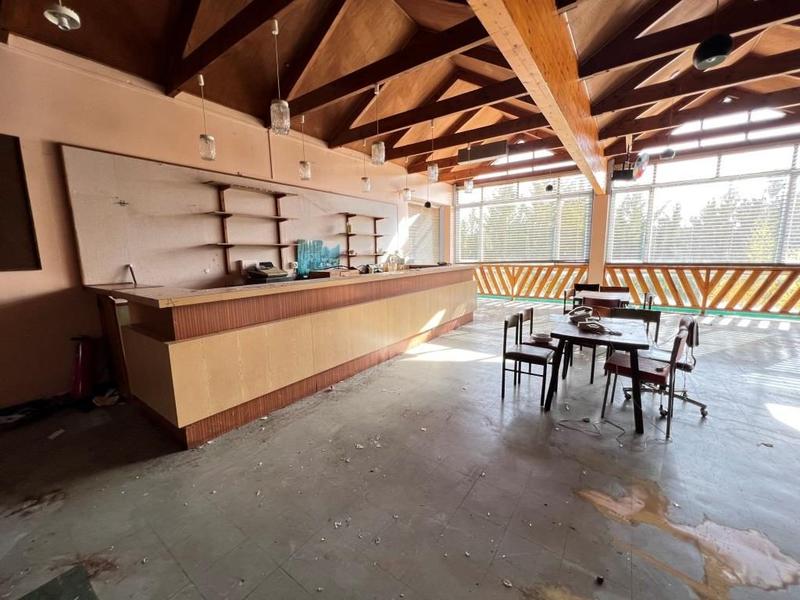 Maison - 1 238 m² - 20 pièces