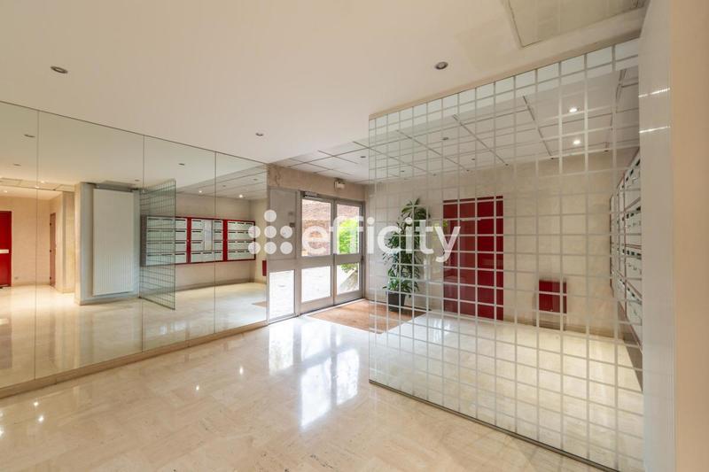 Appartement ancien - 84 m² - 4 pièces