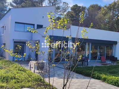 Maison - 203 m² - 6 pièces