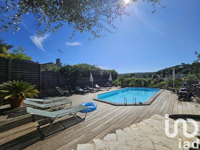 Maison - 323 m² - 12 pièces