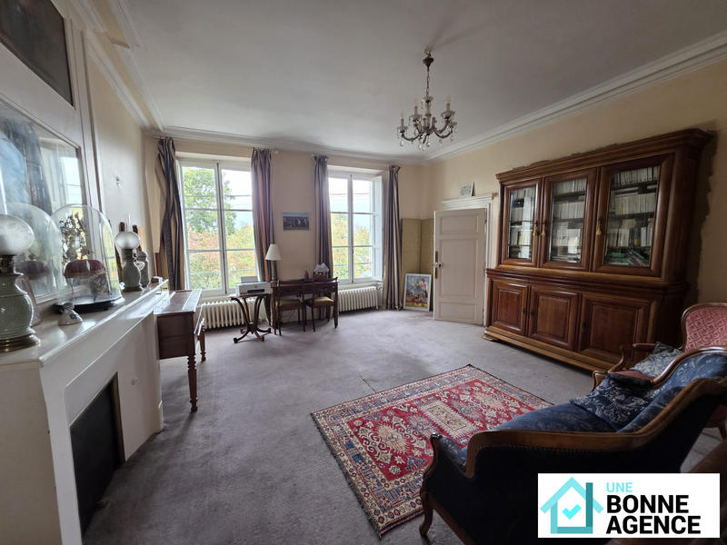 Maison - 340 m² - 9 pièces