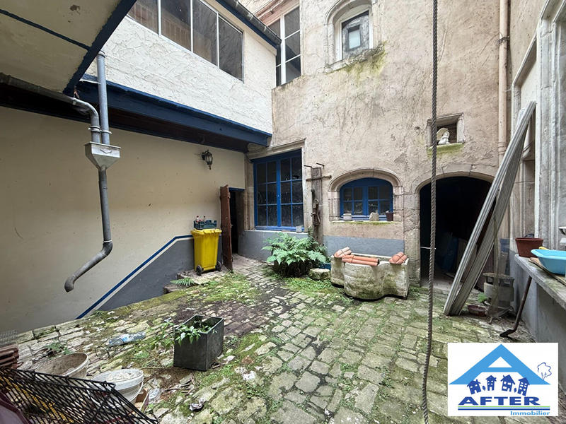 Maison - 250 m² - 7 pièces