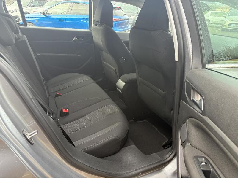 Peugeot 308 1.2l 130 Cv Allure Bvm 6 - Entretient Complet Camera Radar Avant et Arriere Feux Led