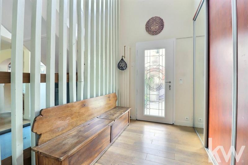 Maison - 241 m² - 8 pièces