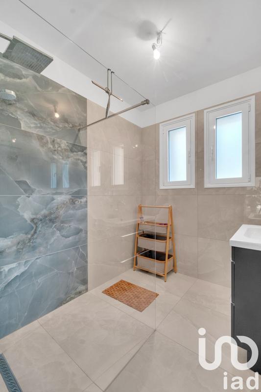 Maison - 285 m² - 9 pièces