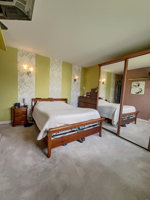 Maison - 280 m² - 9 pièces