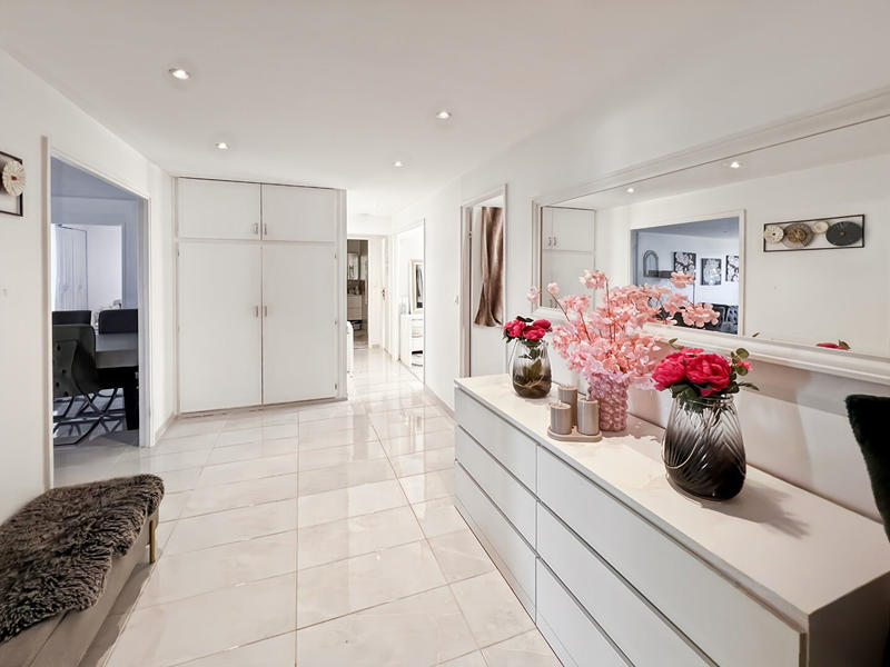 Appartement - 93 m² - 6 pièces