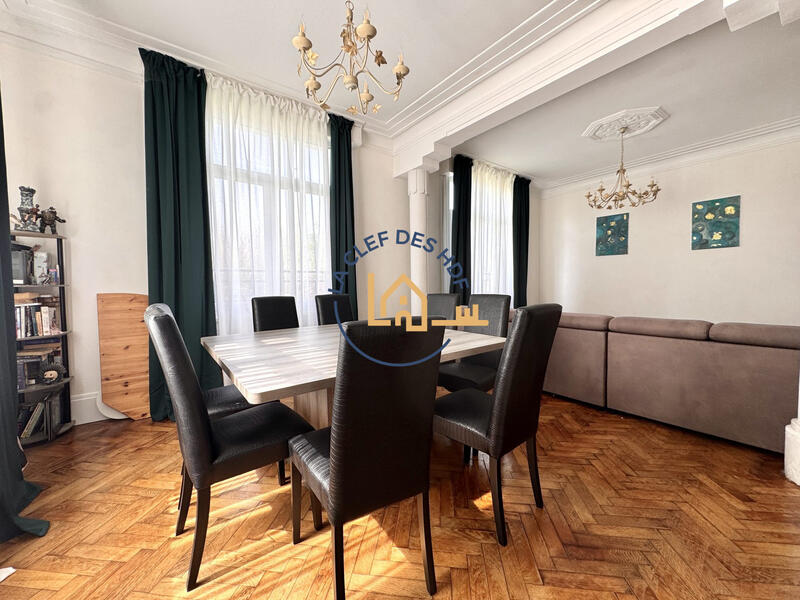 Maison - 180 m² - 6 pièces