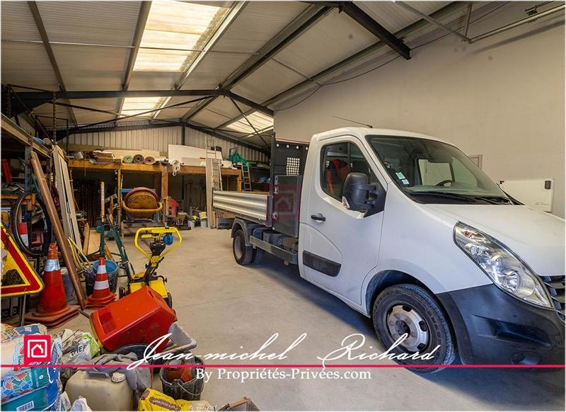 Local d'activité / Entrepôt - 153 m² - 5 pièces