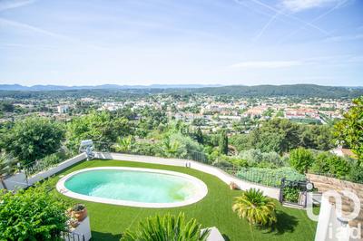 Maison - 315 m² - 14 pièces