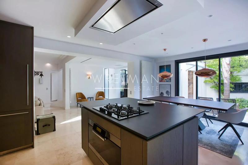 Villa - 300 m² - 6 pièces