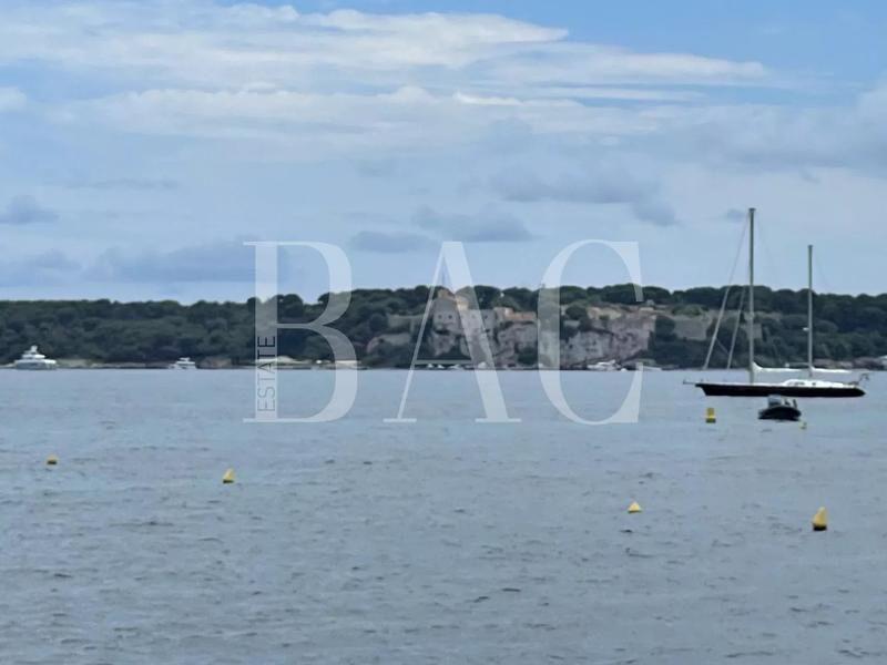 Villa - 4 050 m² - 30 pièces