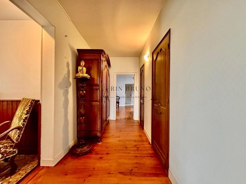 Maison - 230 m² - 6 pièces