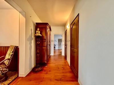 Maison - 230 m² - 6 pièces