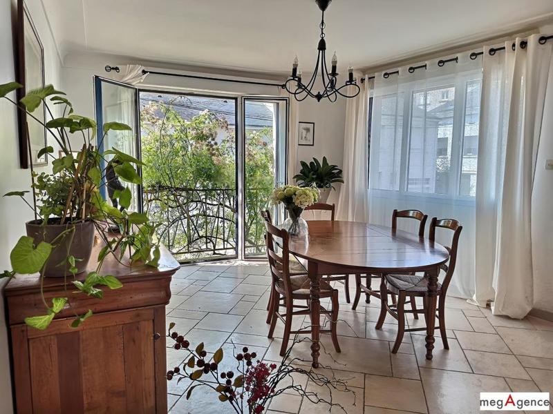 Maison - 224 m² - 8 pièces