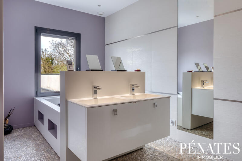 Villa - 338 m² - 8 pièces