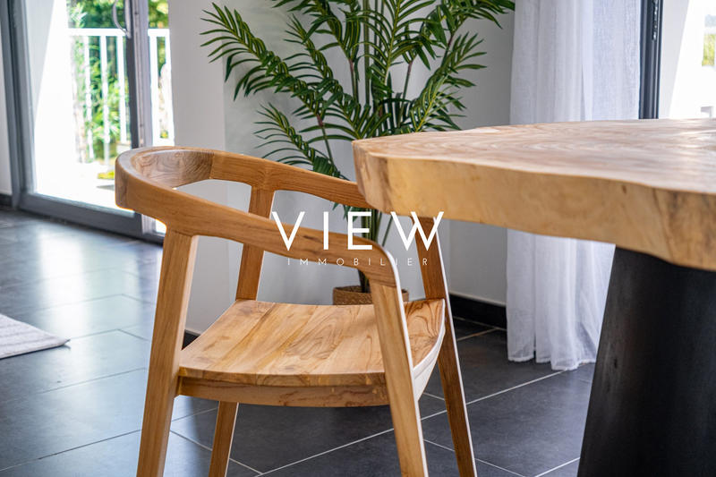 Maison - 210 m² - 7 pièces