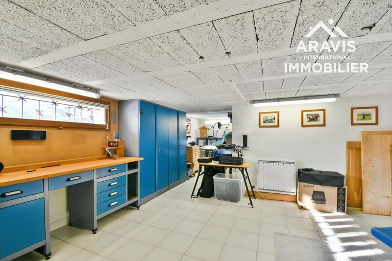 Propriété - 215 m² - 6 pièces