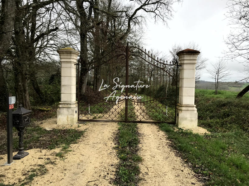 Propriété - 300 m² - 8 pièces