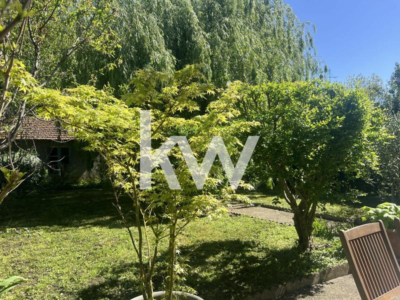 Maison de ville - 220 m² - 9 pièces