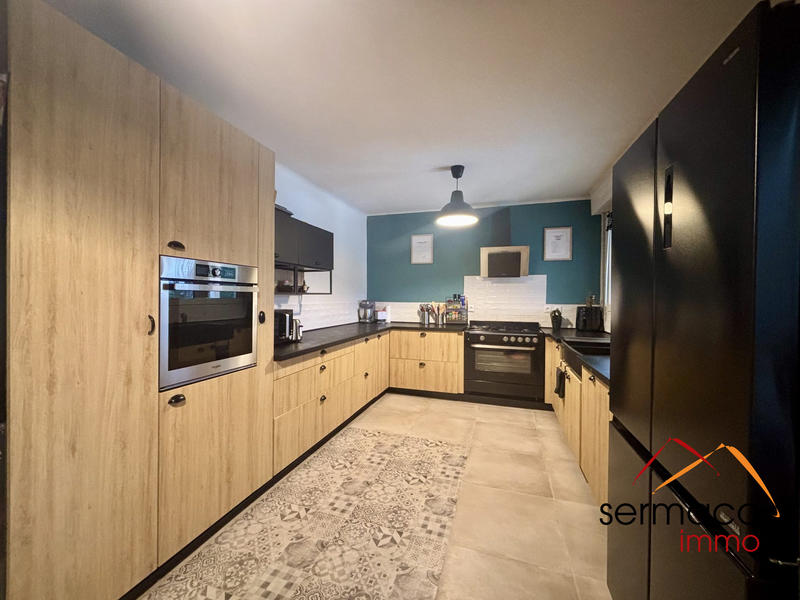 Maison - 212 m² - 11 pièces