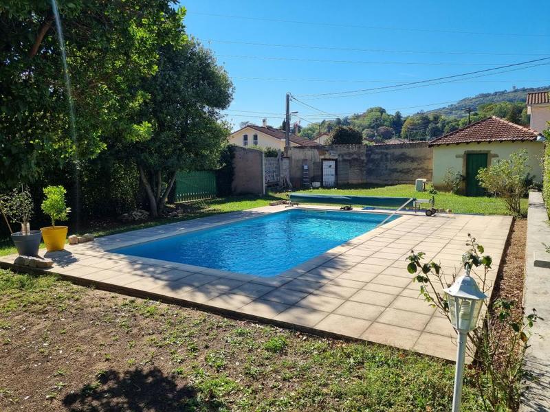 Maison - 200 m² - 6 pièces