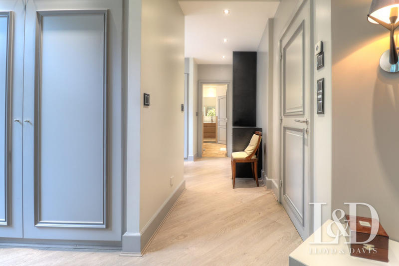 Maison - 321 m² - 10 pièces