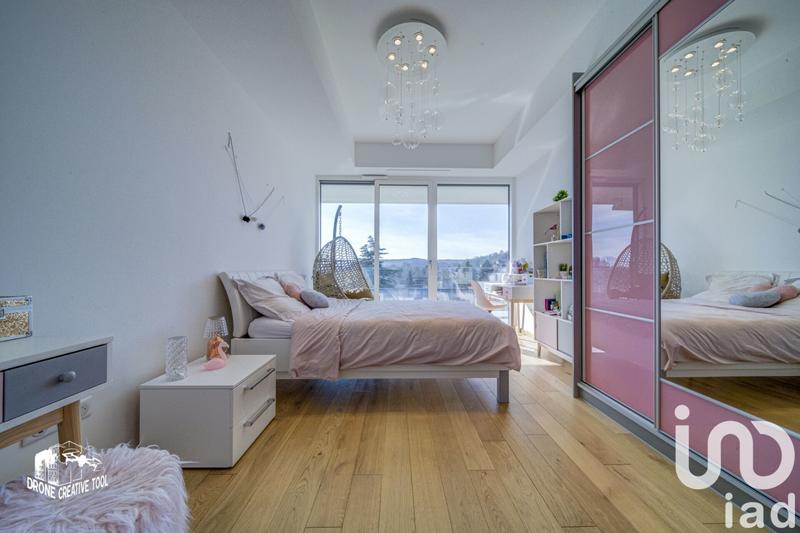 Appartement - 222 m² - 8 pièces