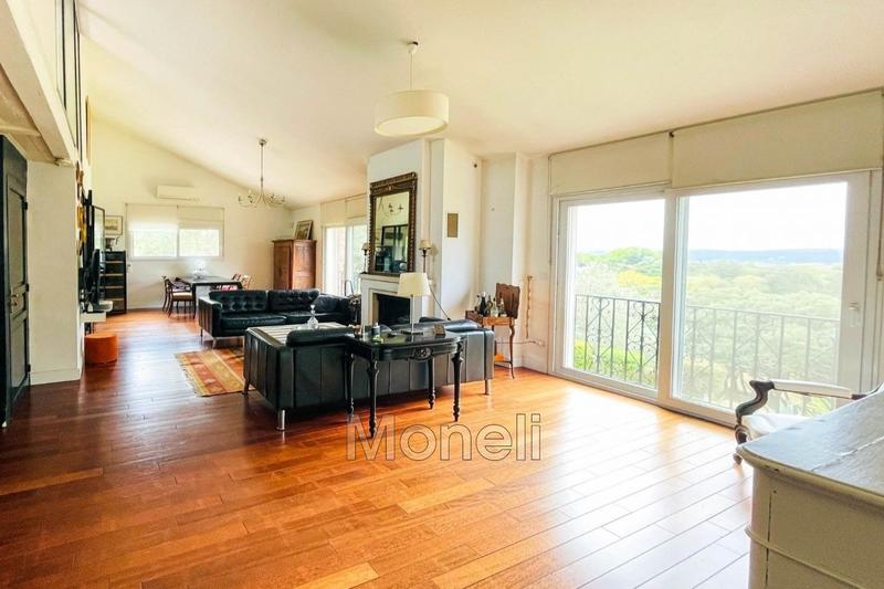 Propriété - 350 m² - 9 pièces