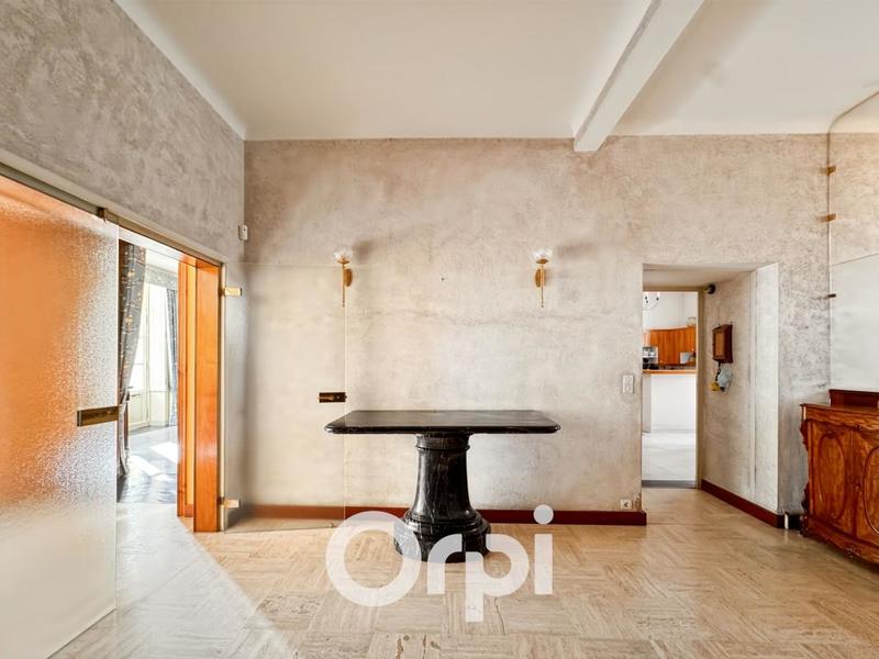 Maison - 371 m² - 8 pièces