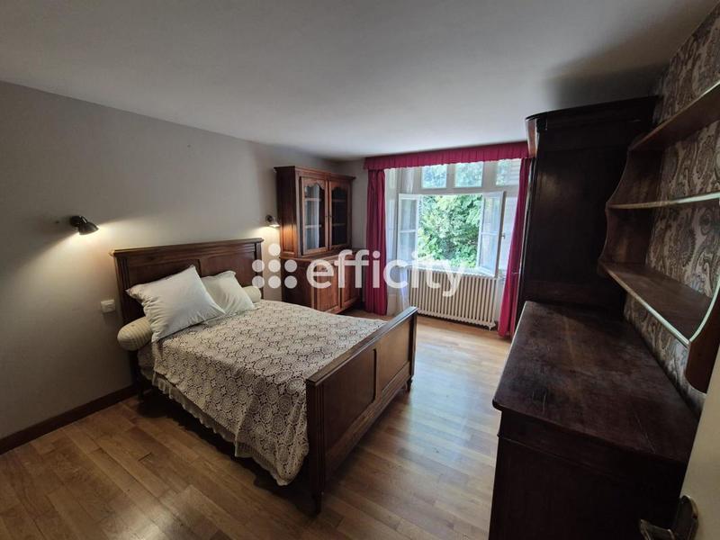 Maison - 231 m² - 6 pièces