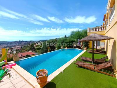 Villa - 225 m² - 9 pièces