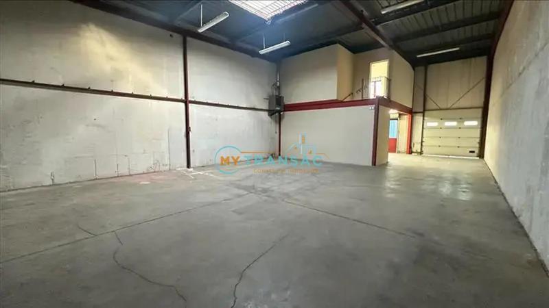 Local d'activité / Entrepôt - 245 m²