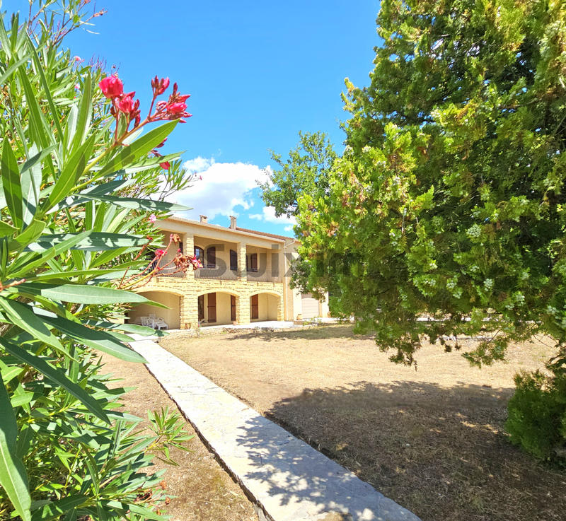 Villa - 267 m² - 11 pièces