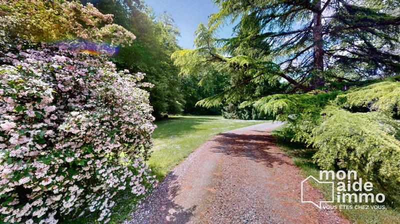 Maison ancienne - 275 m² - 7 pièces