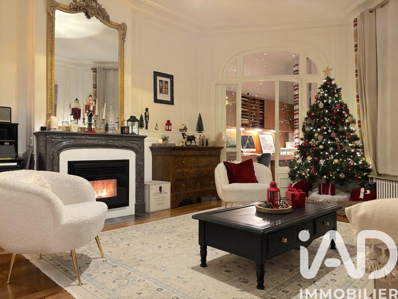 Maison - 235 m² - 6 pièces